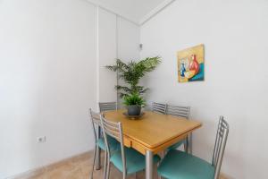 precioso apartamento soleado, con piscina, cerca del mar