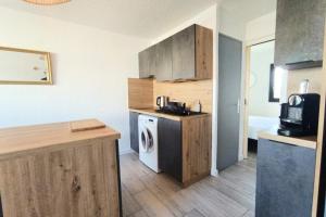 Charming 30 m apt marina view refurbished 2025