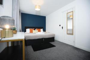 Milestone House By N And N Stays, Contractor Friendly, 6 Bed house, Sleeps 10, Private Parking, WIFI