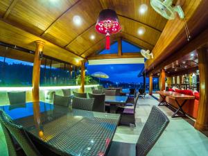 Luxury 8 - 9 Bedroom Pool Villa