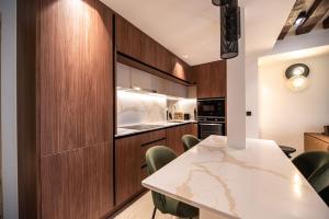 Charming Flat in Magnificient Place des Vosges