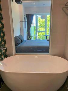 Corgi House Danang - Steps from Dragon Bridge