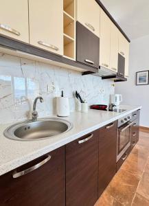 Two Worlds Sea View Apartment