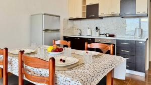 Two Worlds Sea View Apartment