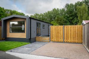 Nieuw chalet Zeeland met omheinde tuin & airco nabij natuur en zwembad VP089