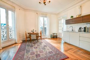 Eiffel Tower view Rose, apartment #1