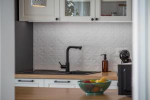 NEW LILI Apartment - Cosy Sea View Apartment with Free Parking