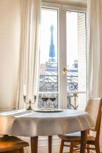 Eiffel Tower view Rose, apartment #1