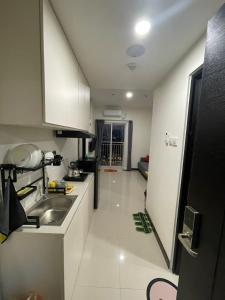 COMFORTSTAY - Citra Plaza Nagoya 1BR #12-12 Pool View