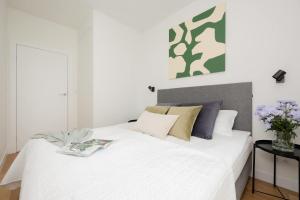 Luxury Apartment with Balcony & Air Conditioning in the Centre of Warsaw by Renters Prestige