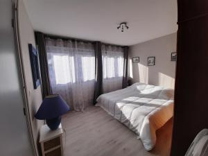 Appartements Appartement Confortable en Plein Centre de Saint-Jean-de-Luz, a Deux Pas de la Plage et des Commerces - FR-1-239-586 : photos des chambres