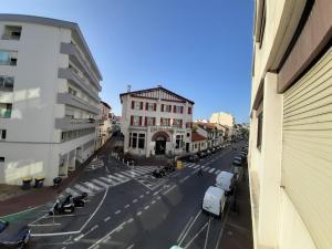 Appartements Appartement Confortable en Plein Centre de Saint-Jean-de-Luz, a Deux Pas de la Plage et des Commerces - FR-1-239-586 : photos des chambres