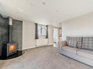 2 Bed in Aberaeron 94044