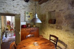 Villas Maison en pierre a Laroque-Timbaut - Clevacances 3 cles : photos des chambres