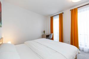 ALURE RESIDENCES 12 & 24h self check-in & private parking next to the apartment building included, CITY CENTER right on SNP Square in a quiet passage, new building, best deal in town