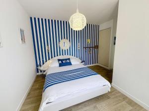 Maisons de vacances Maison renovee, a 300m de la plage et proche commerces, avec terrasse et jardin, tout confort - FR-1-361-131 : photos des chambres