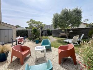 Maisons de vacances Maison renovee, a 300m de la plage et proche commerces, avec terrasse et jardin, tout confort - FR-1-361-131 : photos des chambres