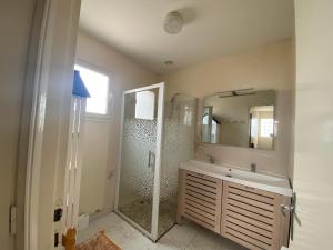 Maisons de vacances Maison rustique au centre-ville, proche plage, avec jardin et 3 chambres ! - FR-1-22-223 : photos des chambres