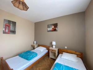 Maisons de vacances Maison rustique au centre-ville, proche plage, avec jardin et 3 chambres ! - FR-1-22-223 : photos des chambres
