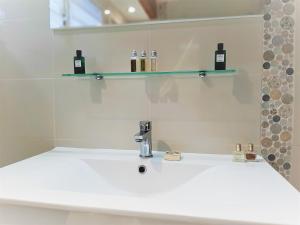 Appartements Appartement lumineux a 5 min des plages et commerces avec balcon, barbecue et parking inclus - FR-1-239-608 : photos des chambres