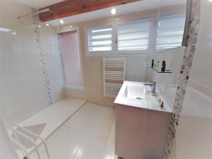 Appartements Appartement lumineux a 5 min des plages et commerces avec balcon, barbecue et parking inclus - FR-1-239-608 : photos des chambres