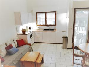 Appartements Appartement lumineux a 5 min des plages et commerces avec balcon, barbecue et parking inclus - FR-1-239-608 : photos des chambres