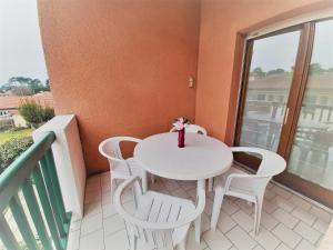 Appartements Appartement lumineux a 5 min des plages et commerces avec balcon, barbecue et parking inclus - FR-1-239-608 : photos des chambres