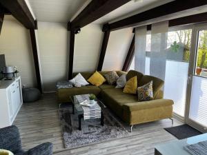 Nurdachhaus mit Blick ins Grüne- ruhige Lage nahe Yachthafen Fedderwardersiel