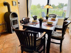 Im Aida Park im Nordseebad Tossens liegt dieses geräumige Ferienhaus im mediterranen Stil.