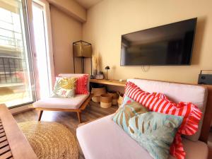 Appartement moderne rénové - Face mer - Terrasse - WiFi gratuit - FR-1-92-818