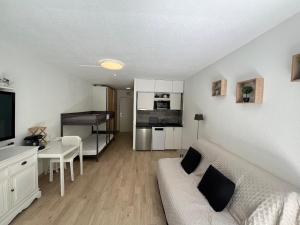 Studio Climatisé Idéal: Plage et Centre-Ville à Pied, WIFI Gratuit - FR-1-466A-51