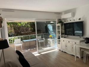 Studio Climatisé Idéal: Plage et Centre-Ville à Pied, WIFI Gratuit - FR-1-466A-51