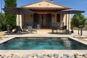 Les Lauriers Blancs air-conditioned villa with swimming pool