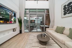 Luxury JVC 2 Bed Duplex with Private Pool and Jacuzzi