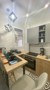 45sqm , Center , 20m Tsimiski Str , 65 tv , Netfix , Optical Fiber