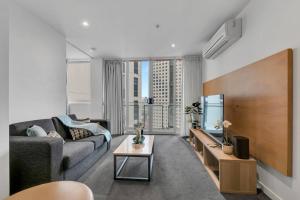 Stylish 2BR City Stay with Full kitchen and Balcony