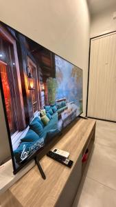 45sqm , Center , 20m Tsimiski Str , 65 tv , Netfix , Optical Fiber