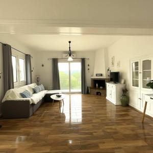 Live the Summer Dream at Gaios Cozy Retreat
