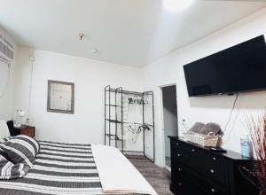 Sunset & La brea studio!! Best location ever