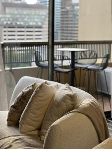 Stylish Family 1BR with Cozy Bunks and Games for 5