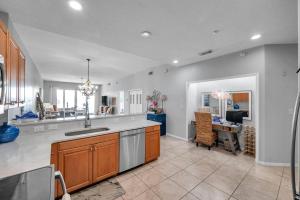 Harborview Grande Unit 207