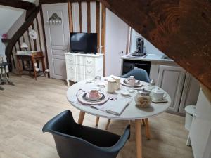 B&B / Chambres d'hotes D'anciennes ''chambres de bonnes'' : photos des chambres