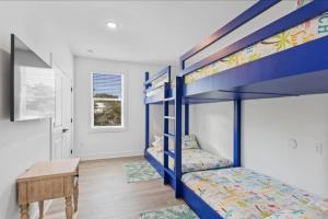12 Bedrooms Private pool Walk to beach