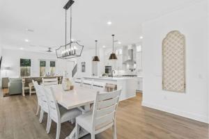 12 Bedrooms Private pool Walk to beach
