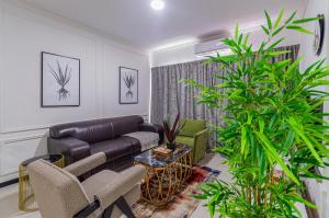 Luxurious sandton apartment with Inverter