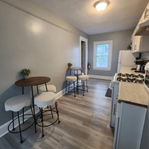 Bus Train 2 NYC Spacious 4BR SH