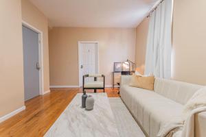 Roomy 4br Walk to Transit connect to NYC