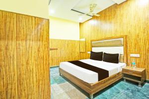Hotel O J&B