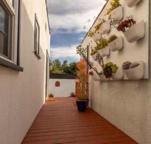 Hauser House, Modern Artful Spanish-style Bungalow