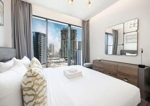 Waterfront 1BR - Canal View - Fully Furnished